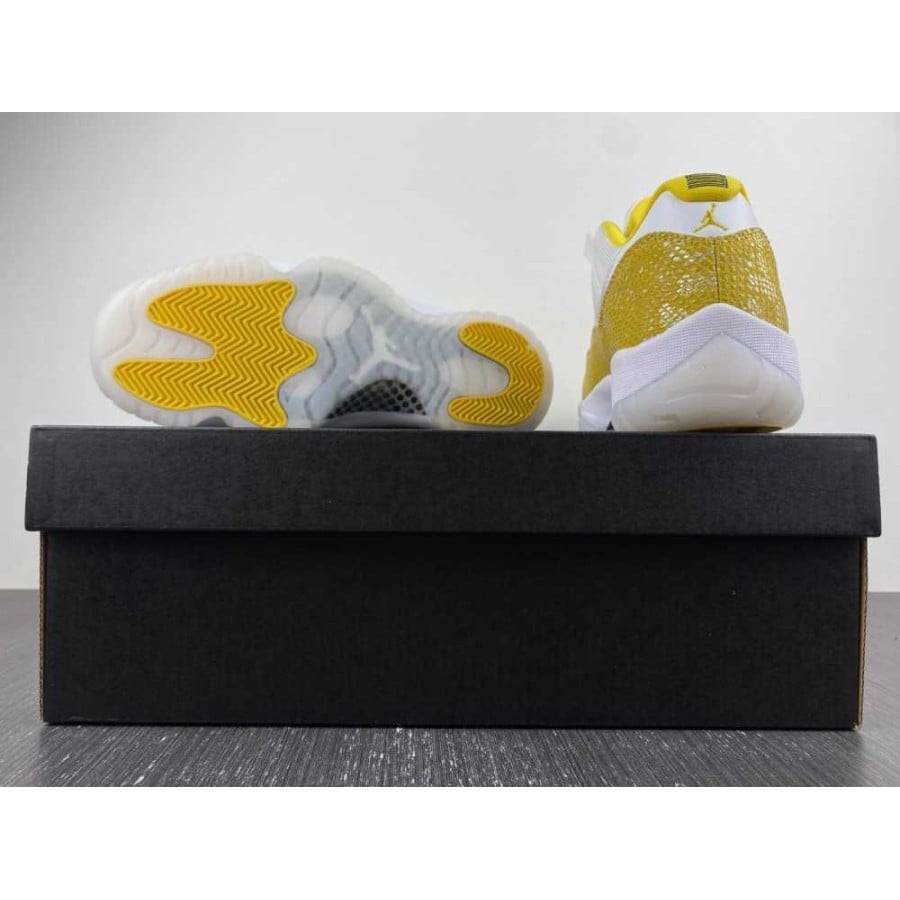 Wmns Air Jordan 11 Low