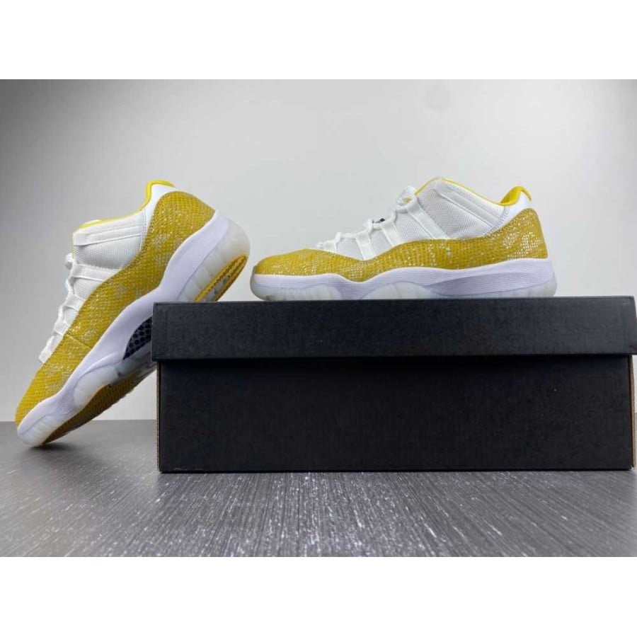 Wmns Air Jordan 11 Low