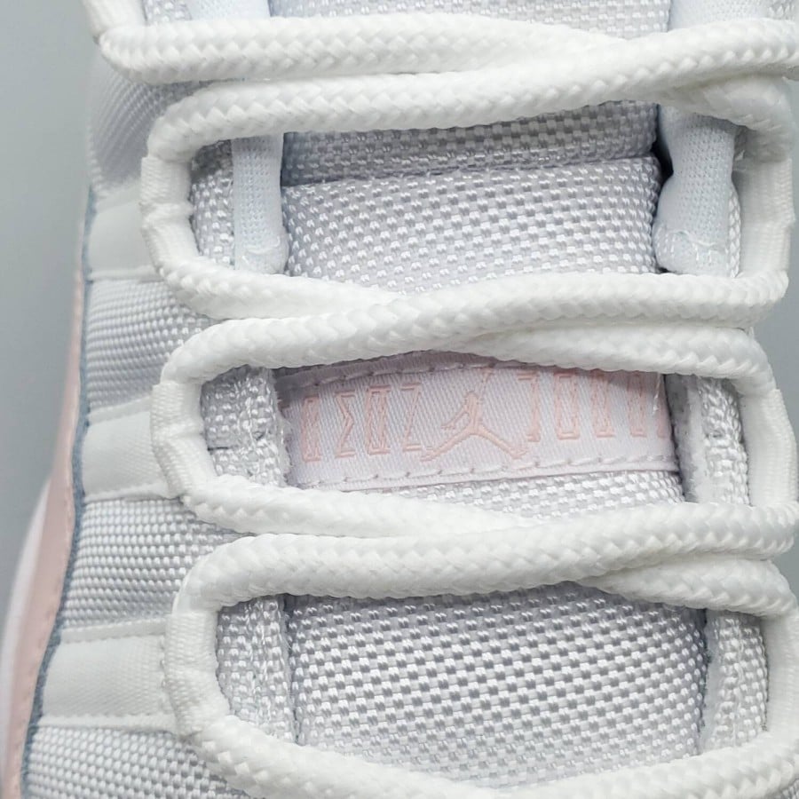 Wmns Air Jordan 11 Retro Low