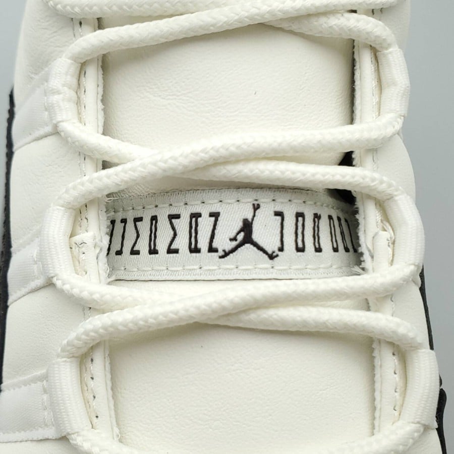Wmns Air Jordan 11 Retro