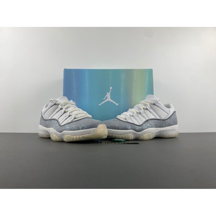 Air Jordan 11 Retro Low