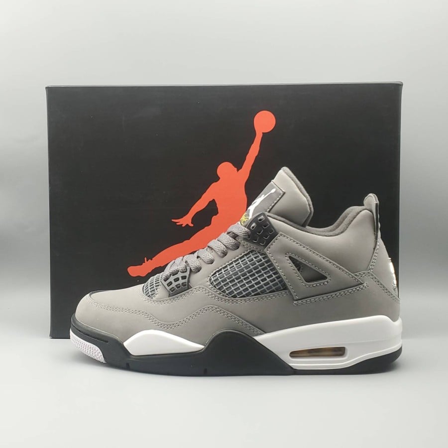 Air Jordan 4 Retro