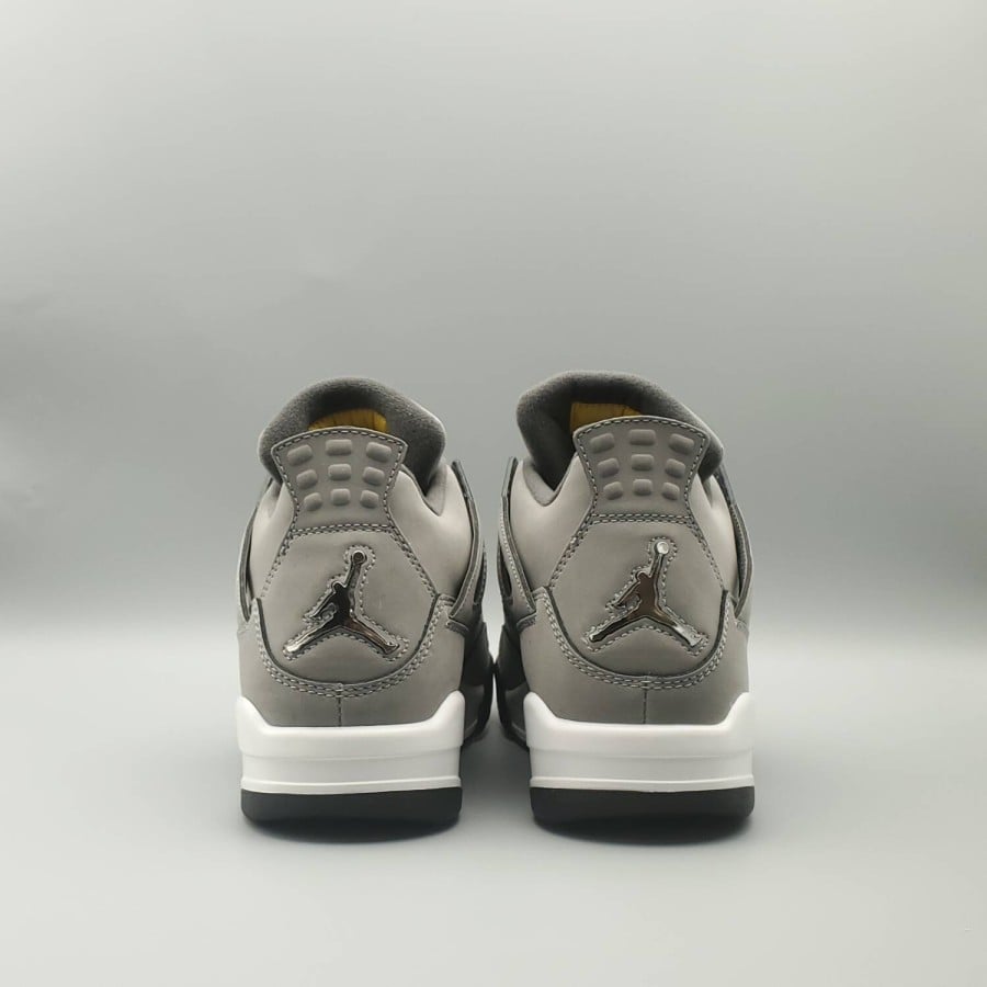 Air Jordan 4 Retro