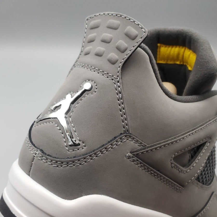 Air Jordan 4 Retro