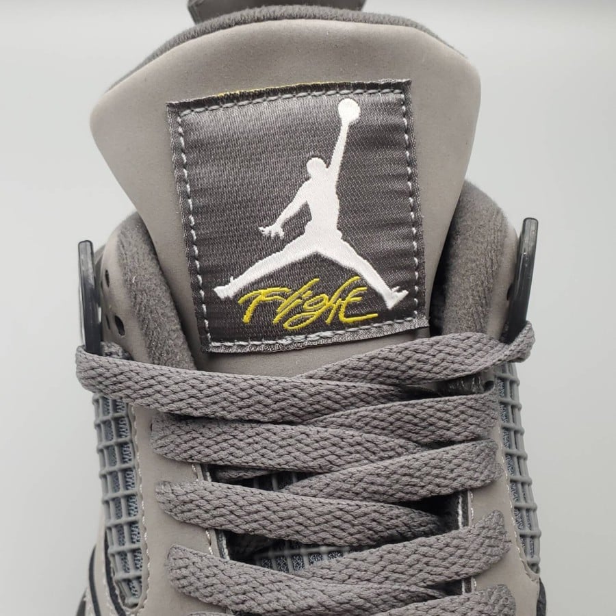 Air Jordan 4 Retro