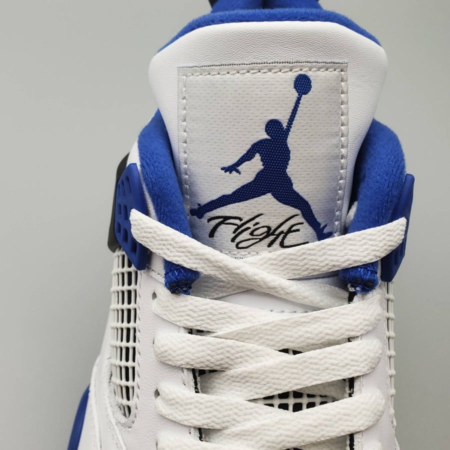 Air Jordan 4 Retro