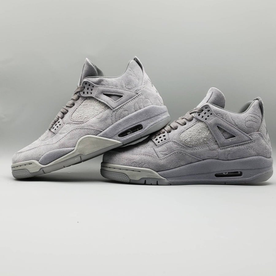 KAWS x Air Jordan 4 Retro