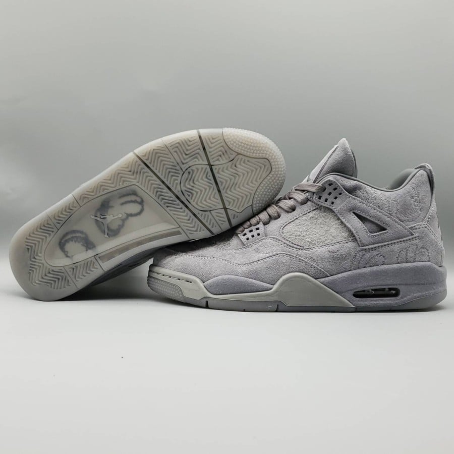 KAWS x Air Jordan 4 Retro