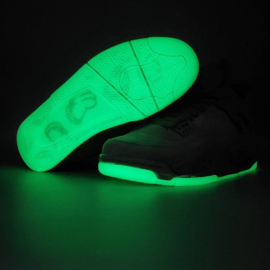KAWS x Air Jordan 4 Retro
