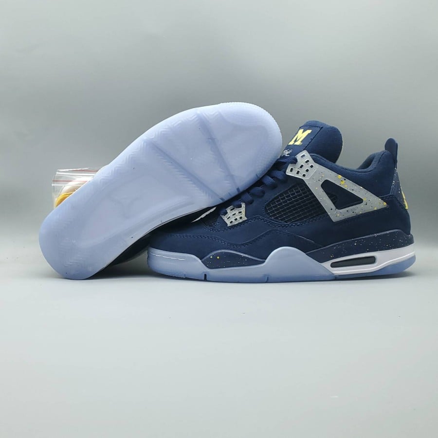 Air Jordan 4 Retro 