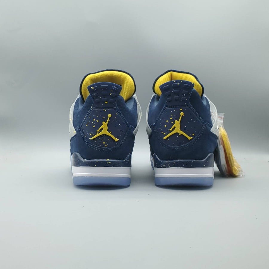 Air Jordan 4 Retro 