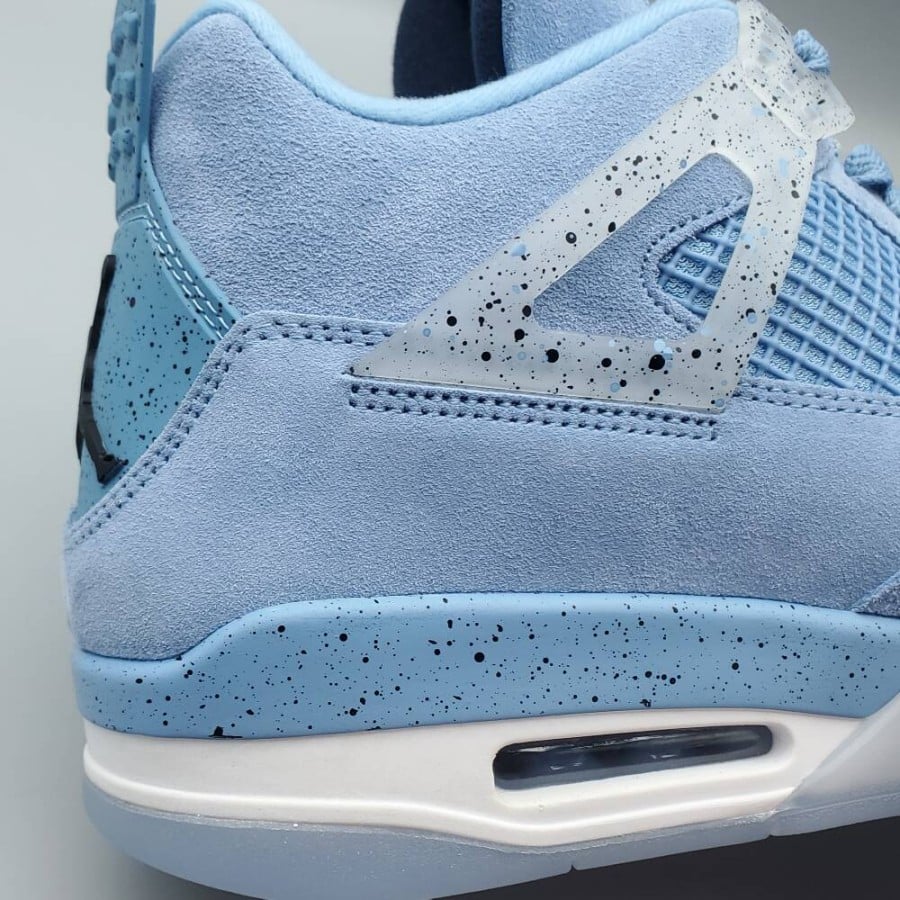 Air Jordan 4 Retro