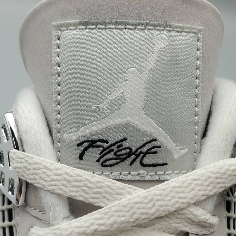 Wmns Air Jordan 4 Retro