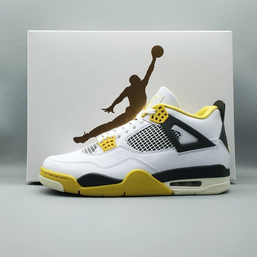 Wmns Air Jordan 4 Retro 