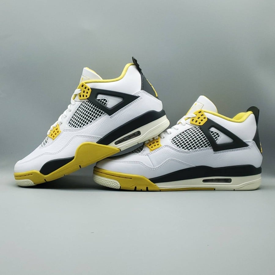 Wmns Air Jordan 4 Retro 