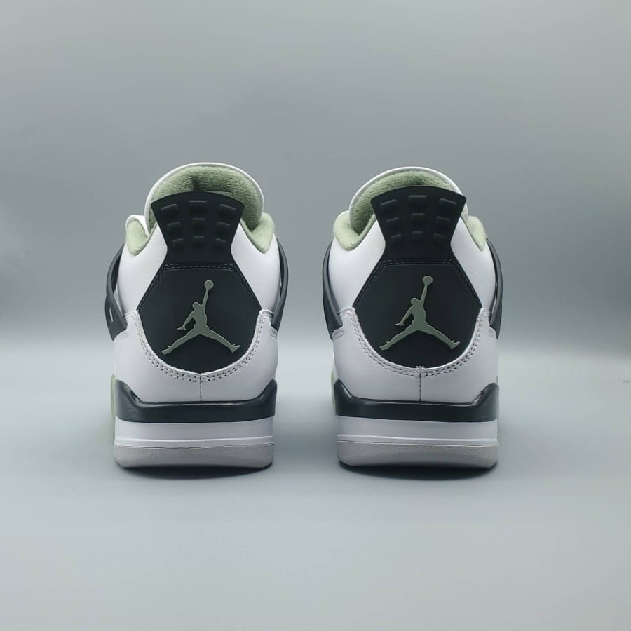 Wmns Air Jordan 4 Retro 