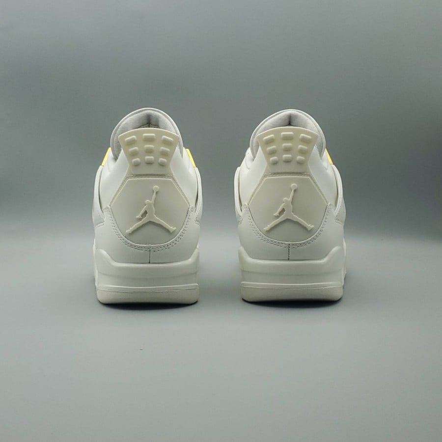 Wmns Air Jordan 4 Retro 