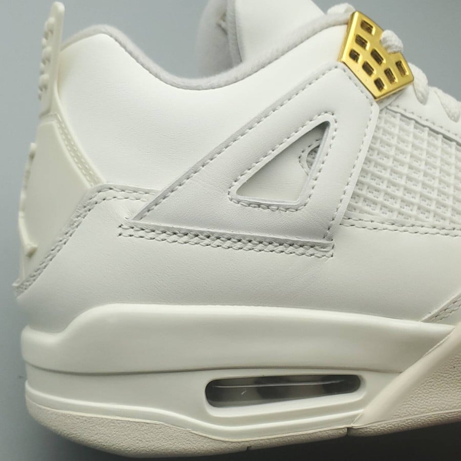 Wmns Air Jordan 4 Retro 