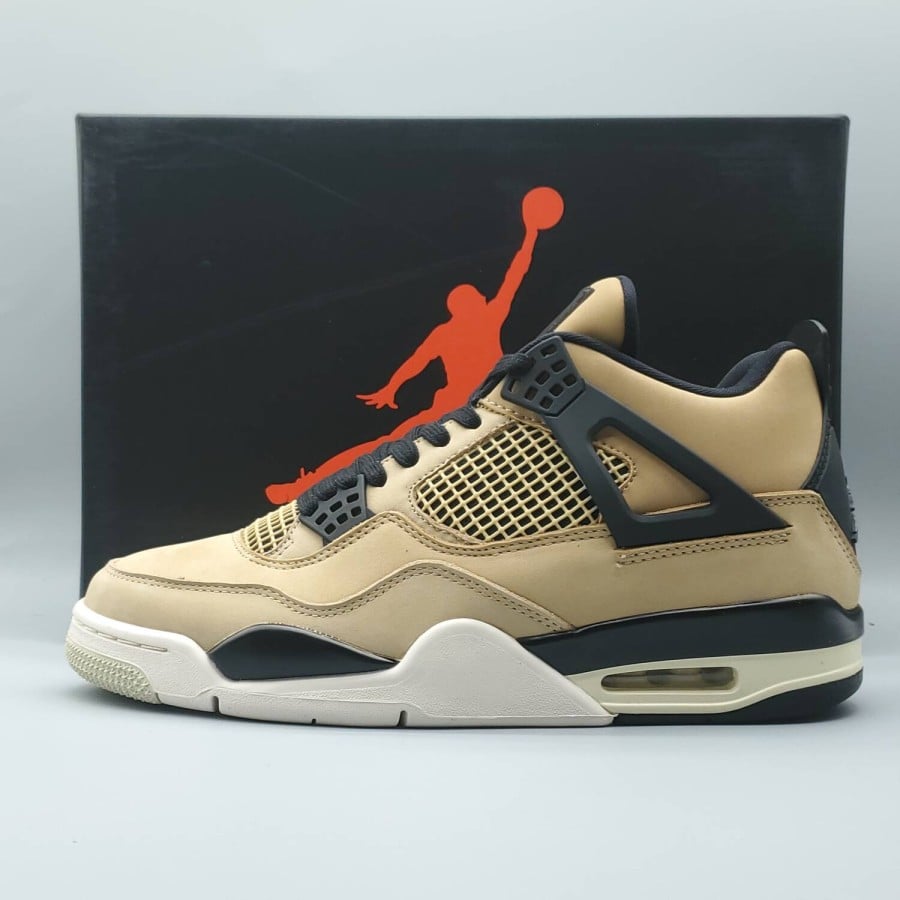 Wmns Air Jordan 4 Retro