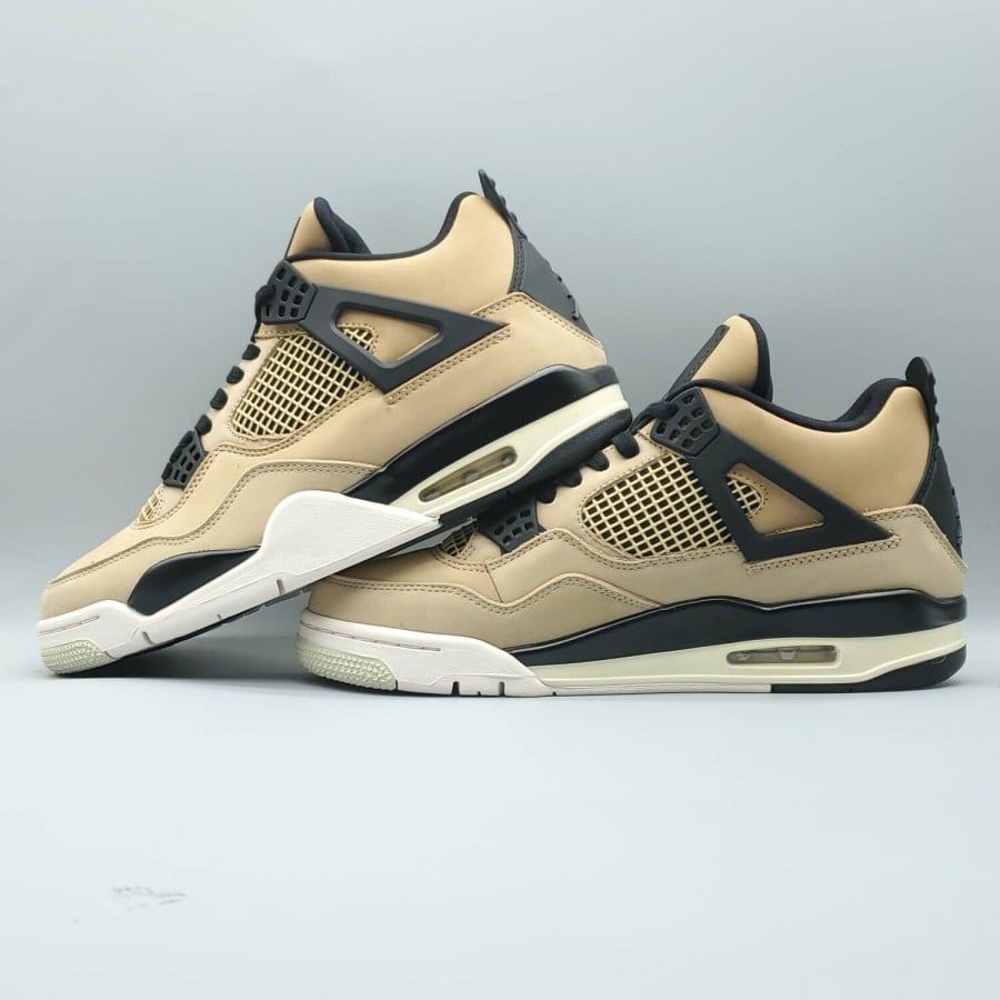 Wmns Air Jordan 4 Retro
