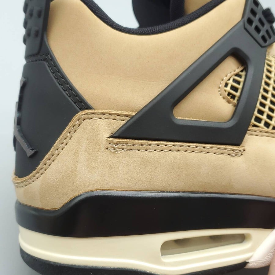 Wmns Air Jordan 4 Retro
