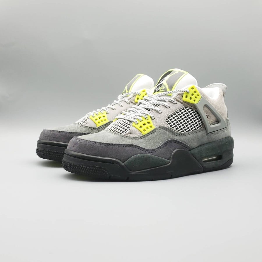 Air Jordan 4 Retro SE