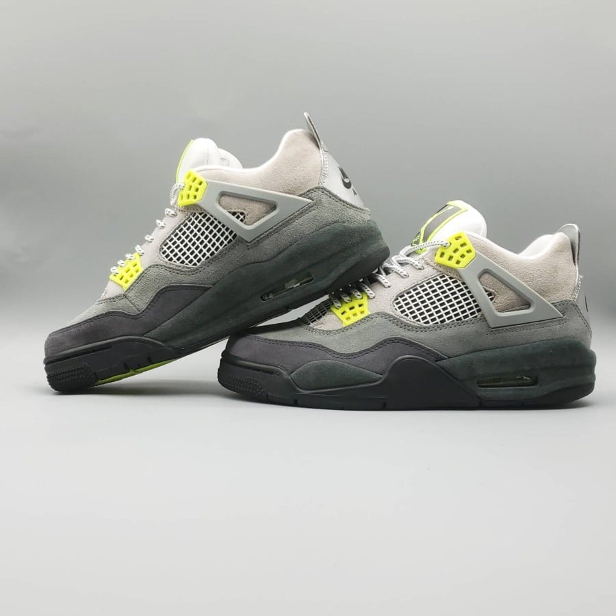 Air Jordan 4 Retro SE
