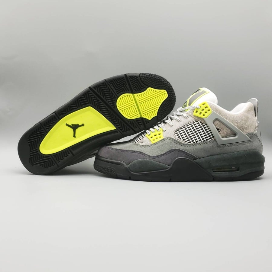 Air Jordan 4 Retro SE