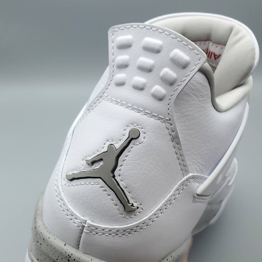 Air Jordan 4 Retro