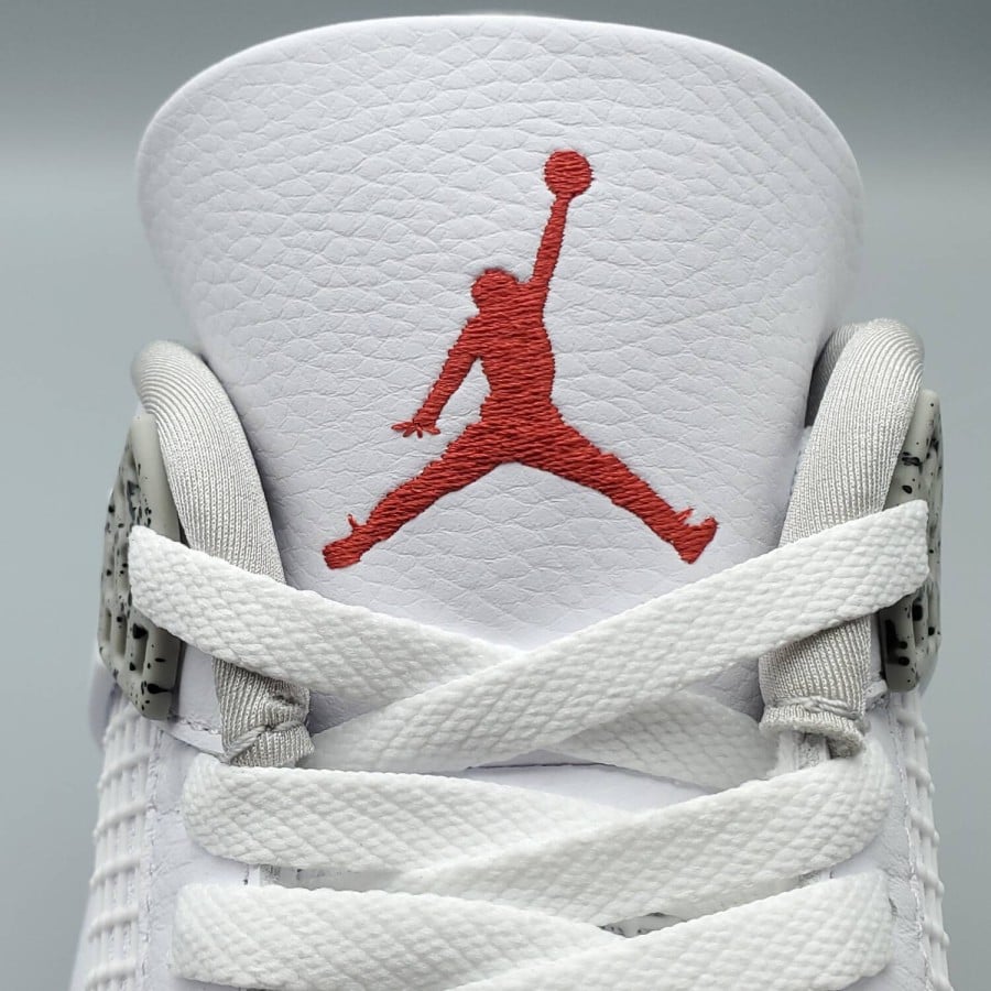 Air Jordan 4 Retro