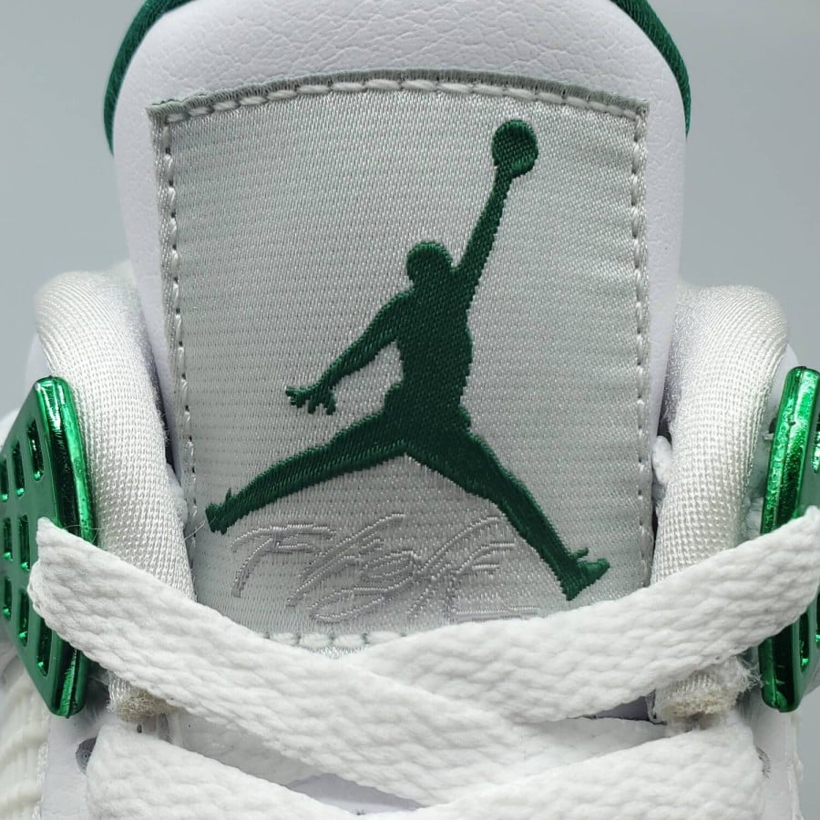 Air Jordan 4 Retro