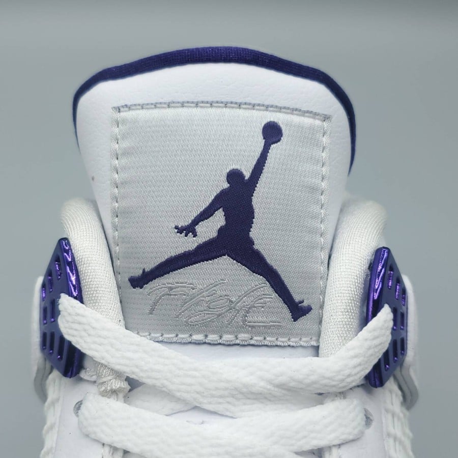 Air Jordan 4 Retro