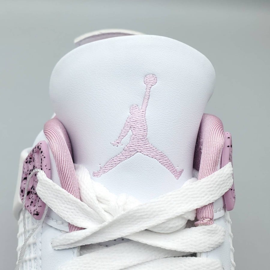 Air Jordan 4 Retro
