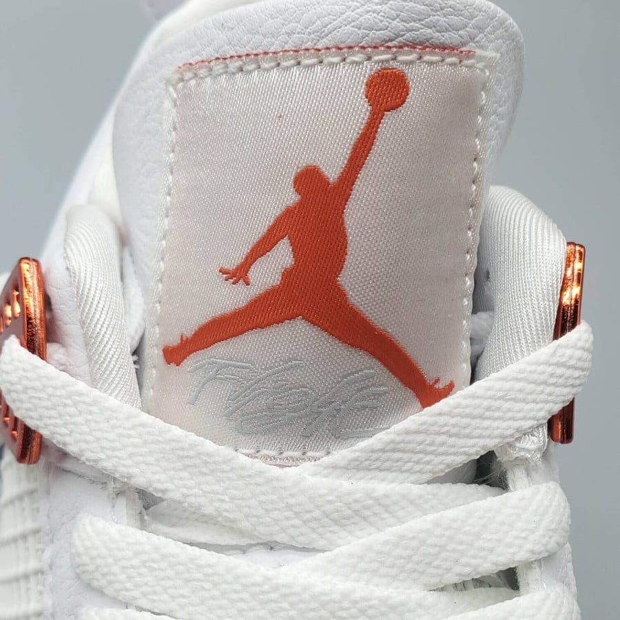 Air Jordan 4 Retro