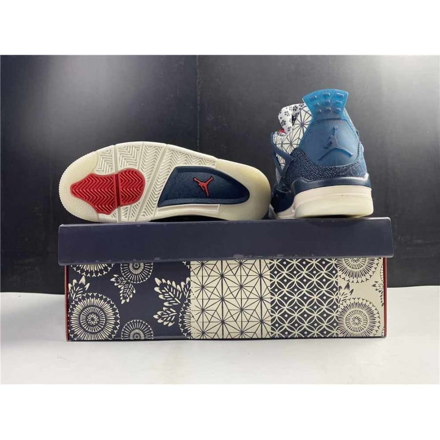 Air Jordan 4 Retro SE