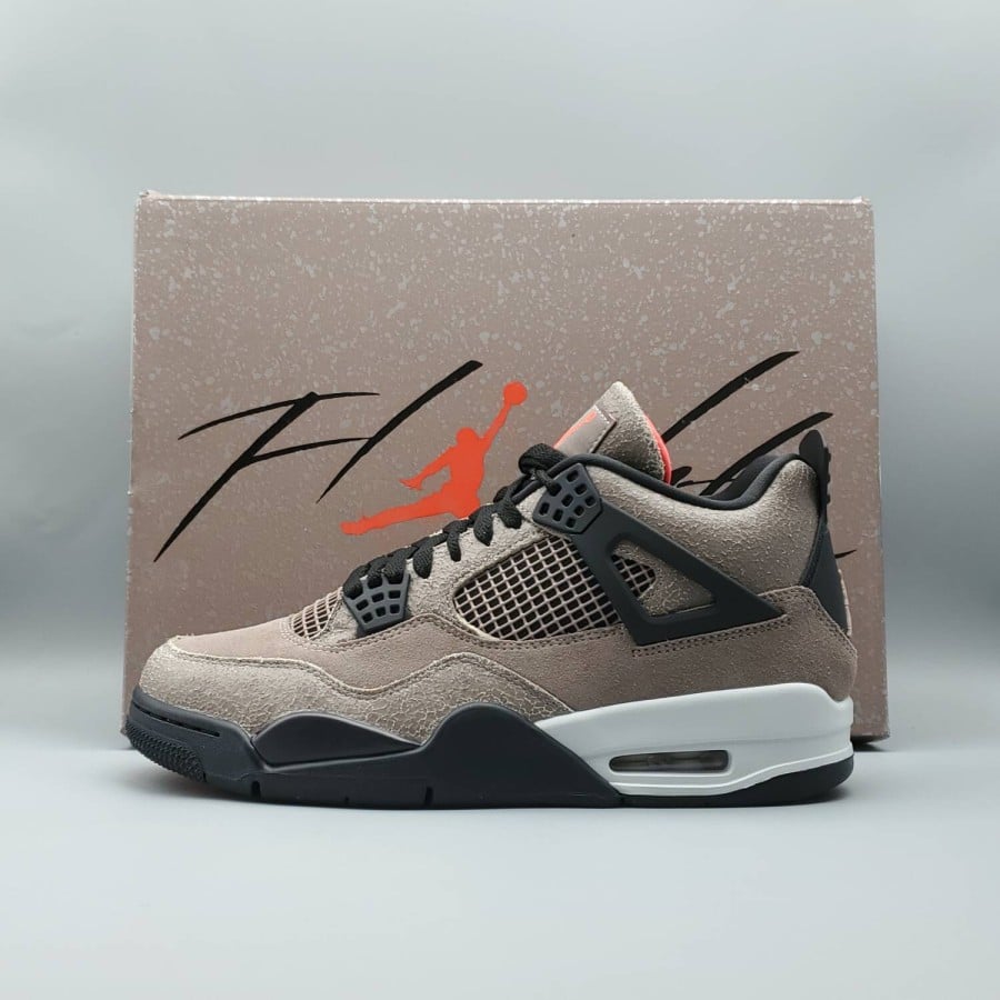 Air Jordan 4 Retro
