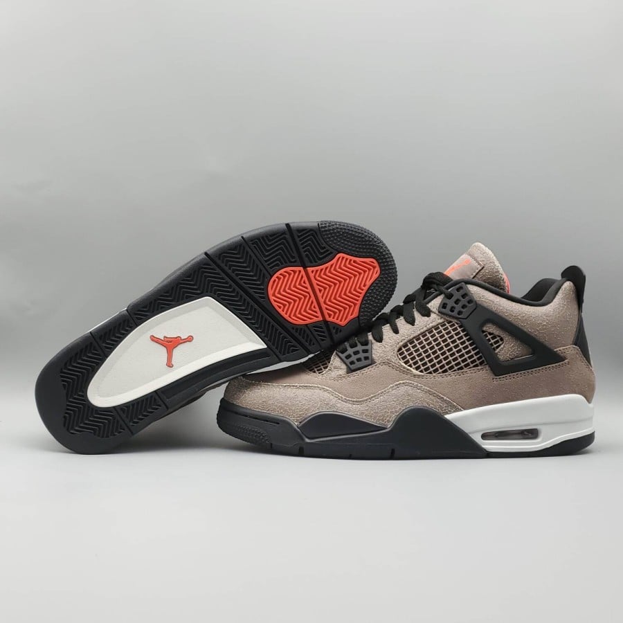 Air Jordan 4 Retro