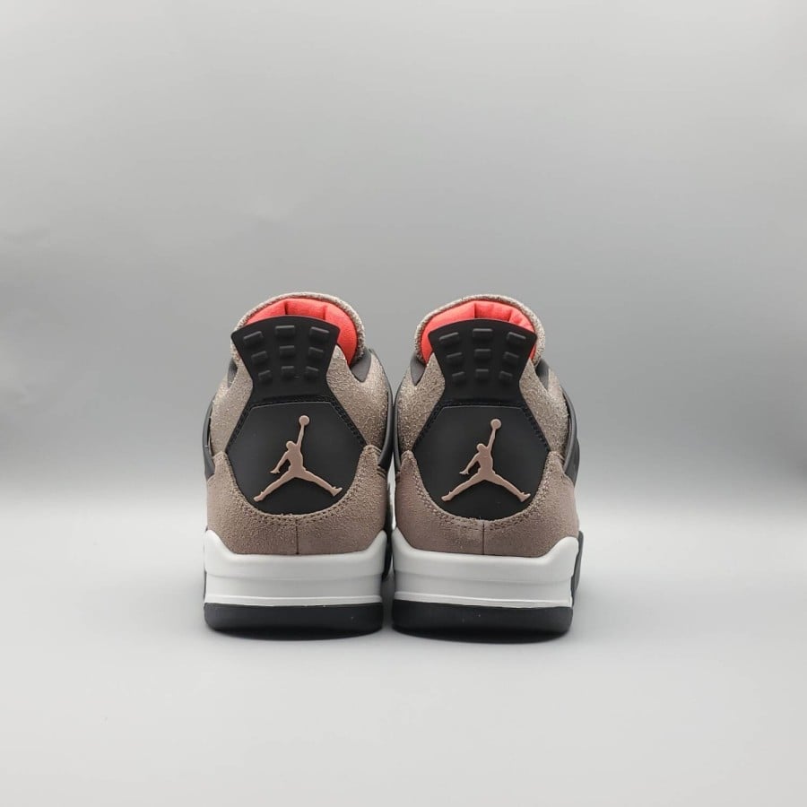Air Jordan 4 Retro