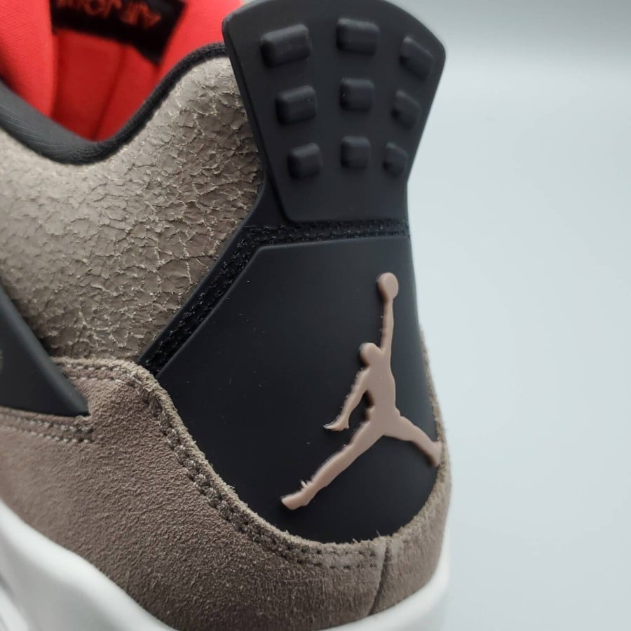 Air Jordan 4 Retro