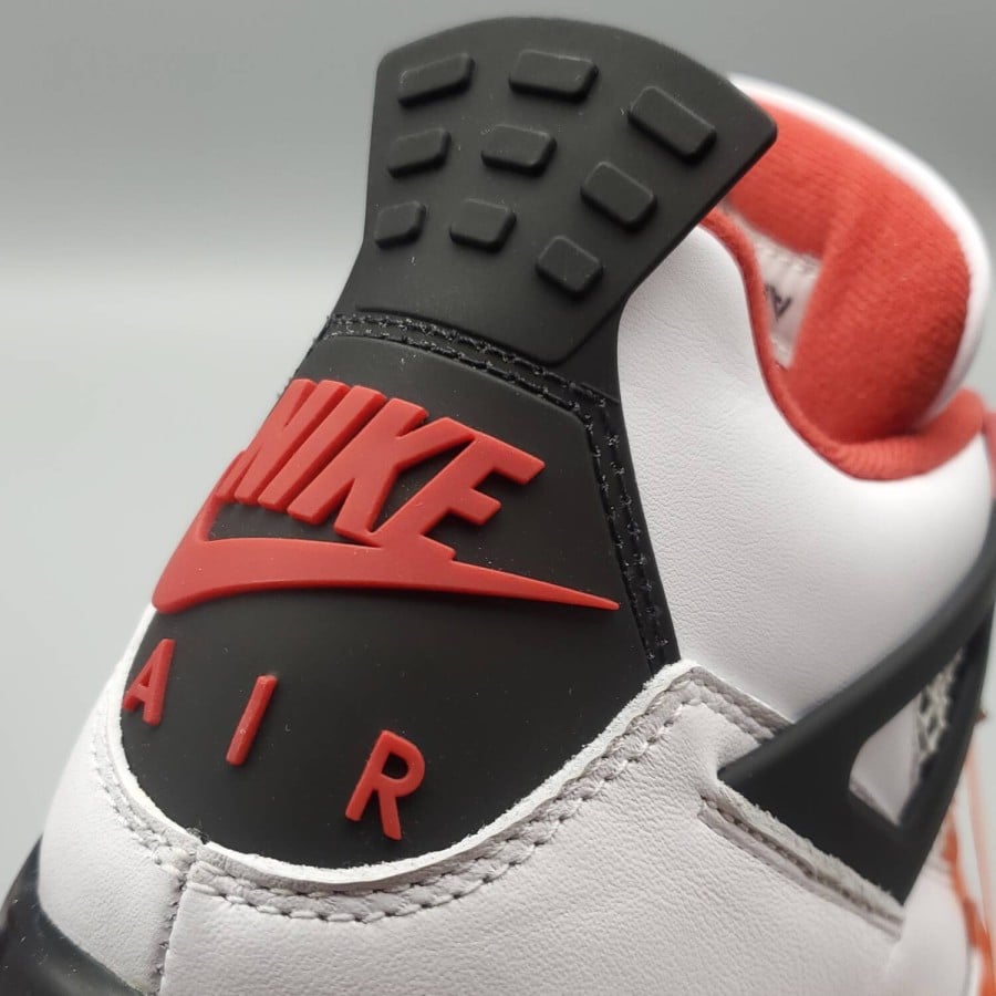 Air Jordan 4 Retro OG