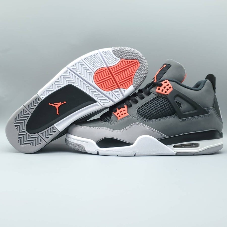Air Jordan 4 Retro
