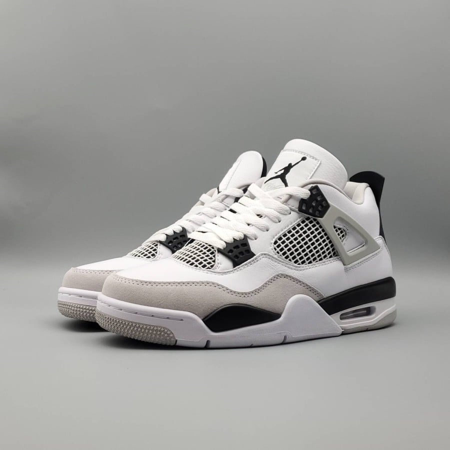 Air Jordan 4 Retro