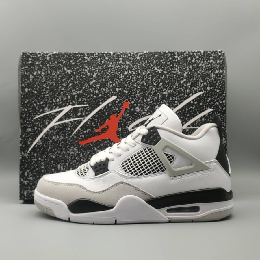 Air Jordan 4 Retro
