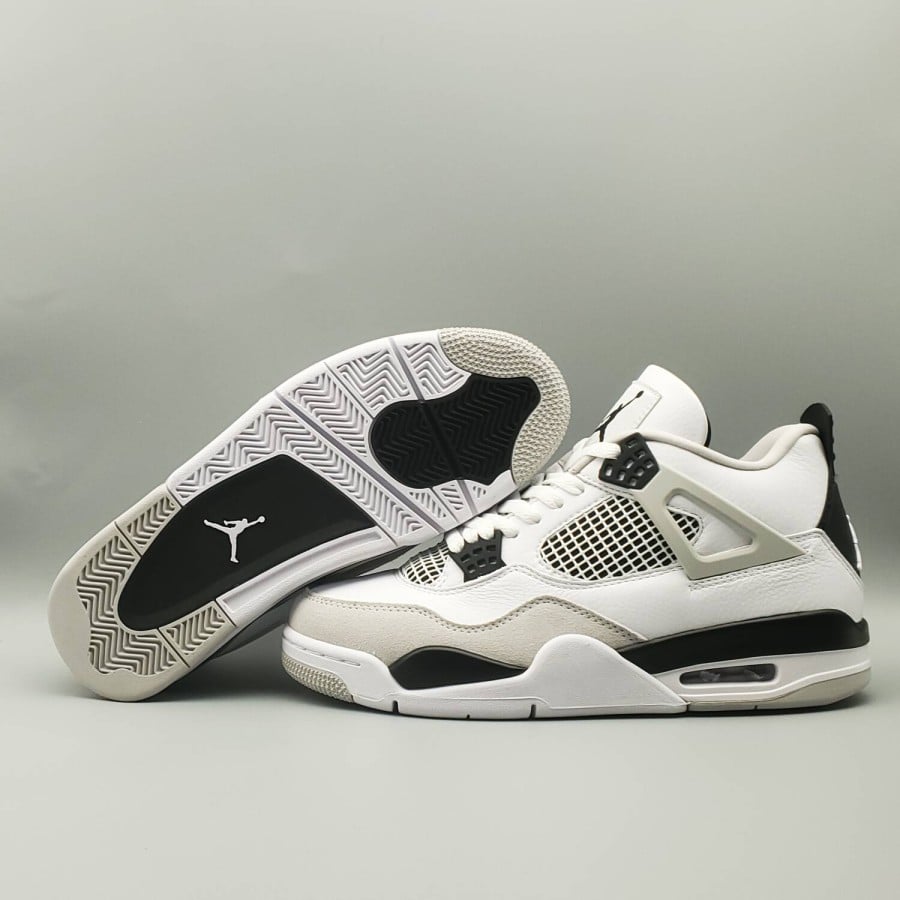 Air Jordan 4 Retro