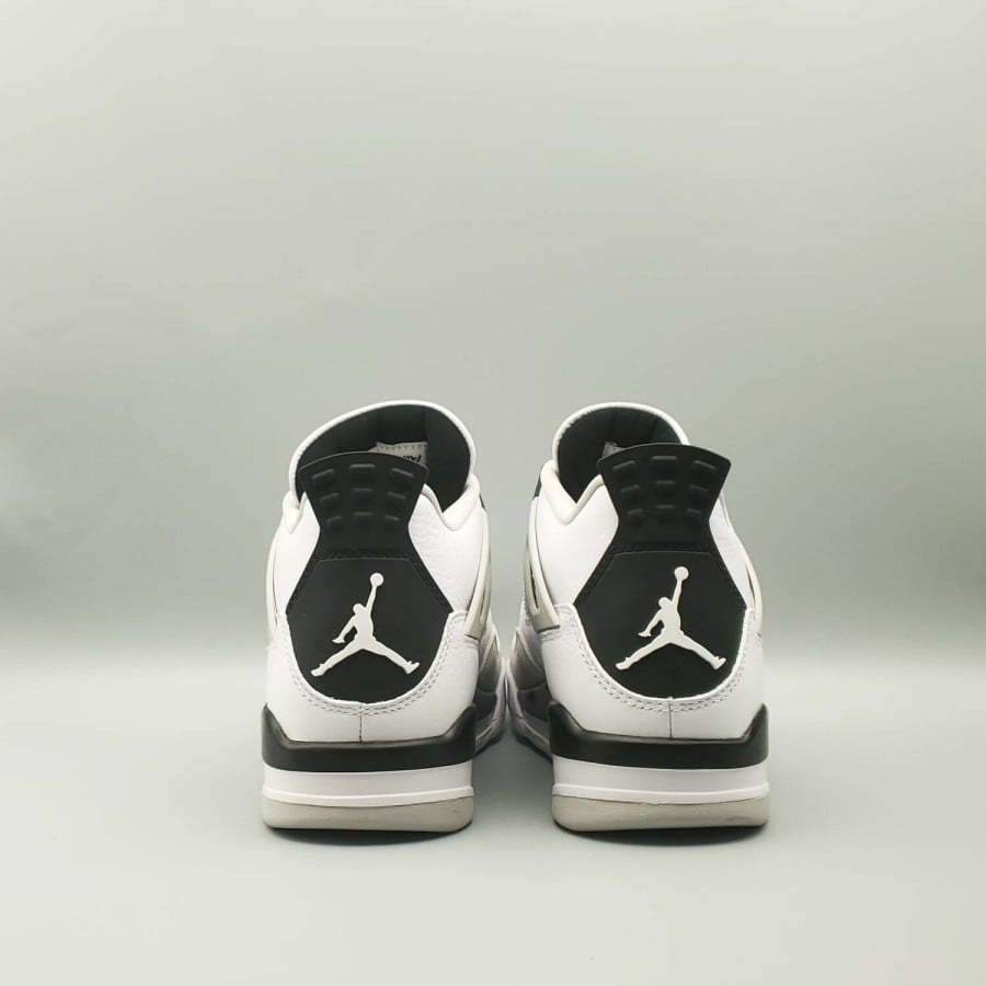 Air Jordan 4 Retro