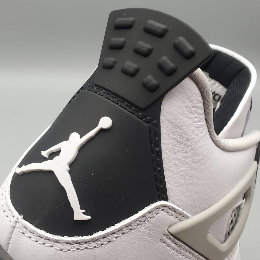 Air Jordan 4 Retro