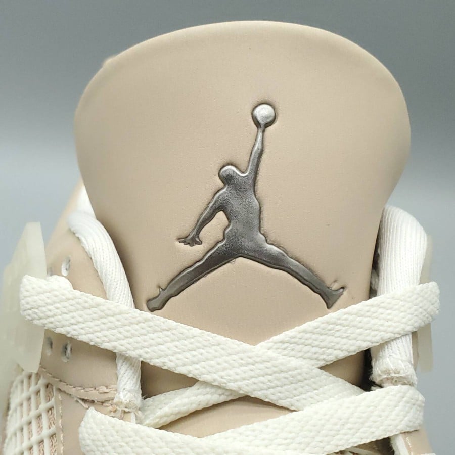Wmns Air Jordan 4 Retro 