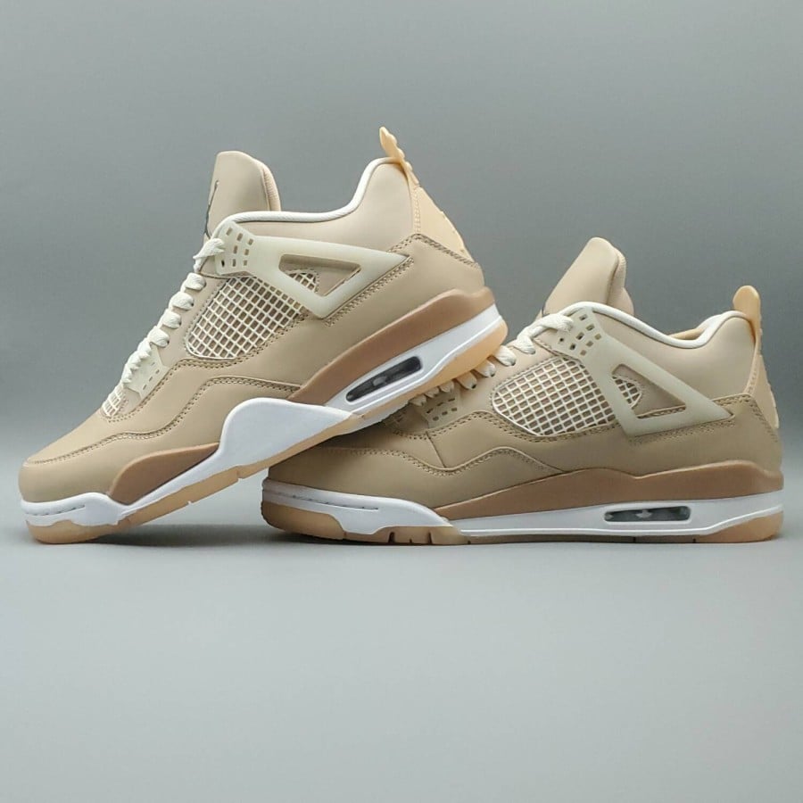 Wmns Air Jordan 4 Retro