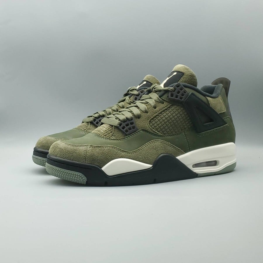 Air Jordan 4 Retro SE