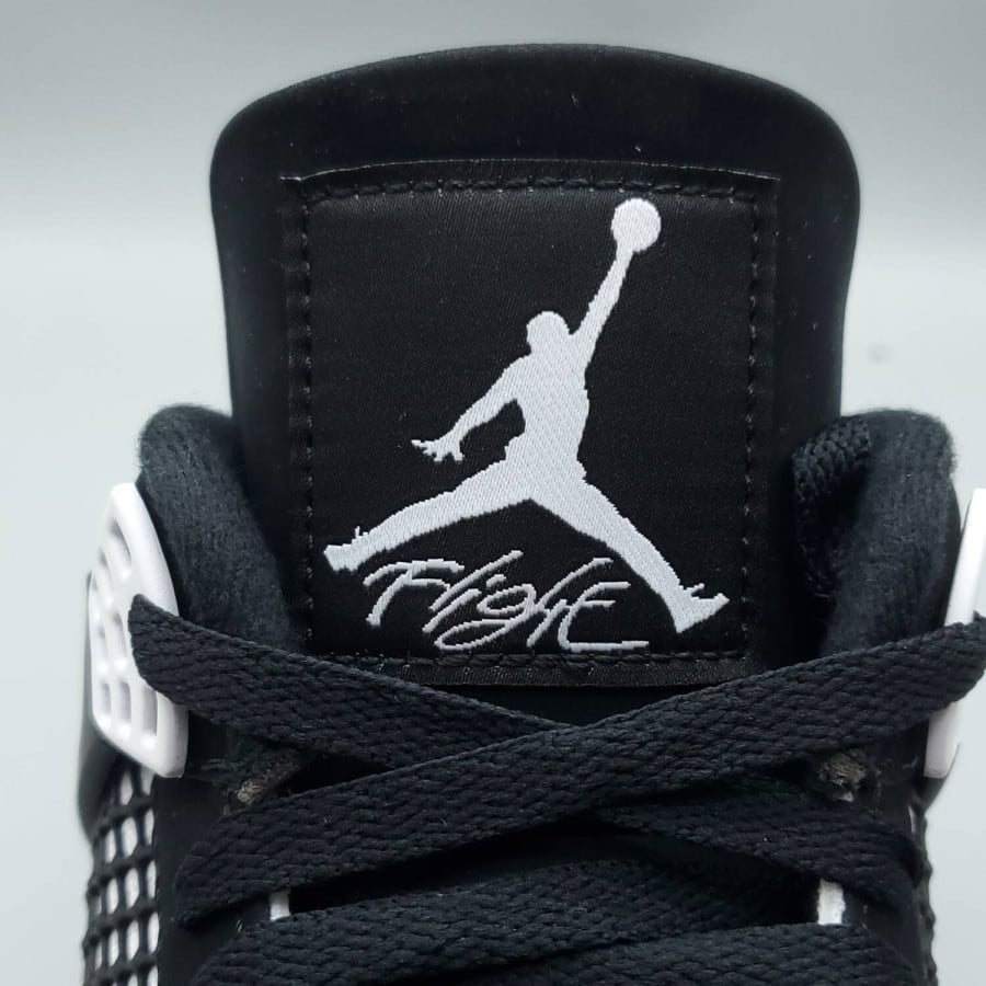 Air Jordan 4 Retro